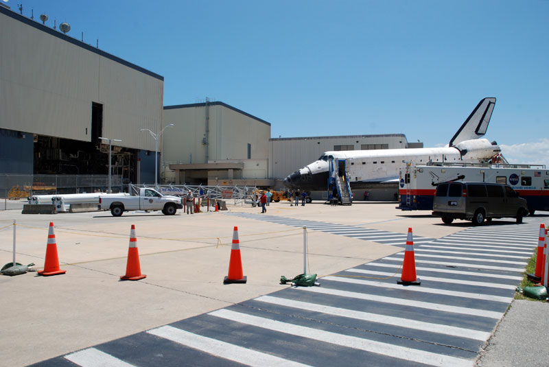 Atlantis returns home to its hangar