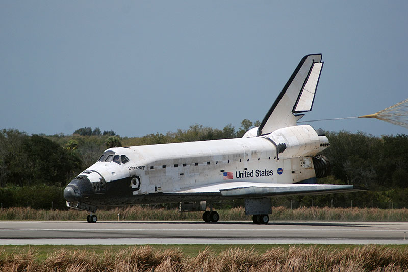 Discovery lands for a final time