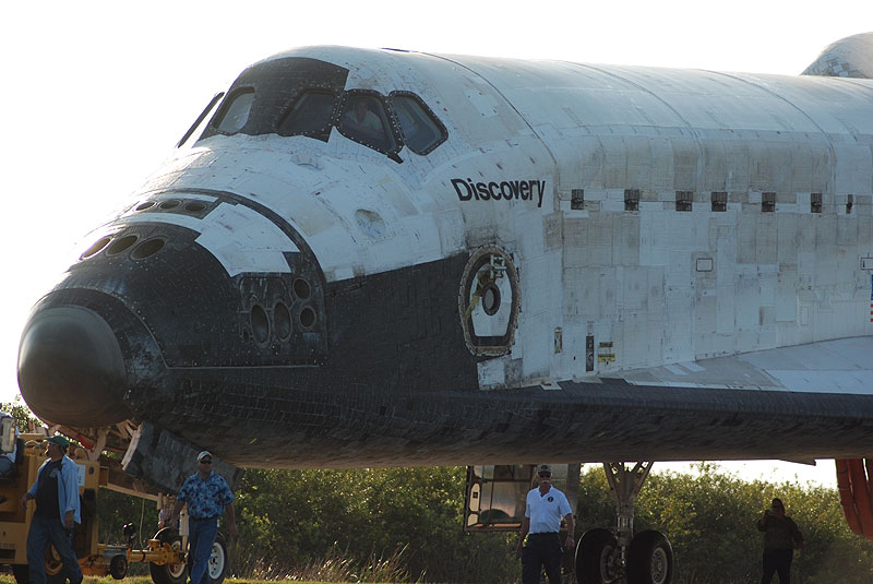 Discovery lands for a final time