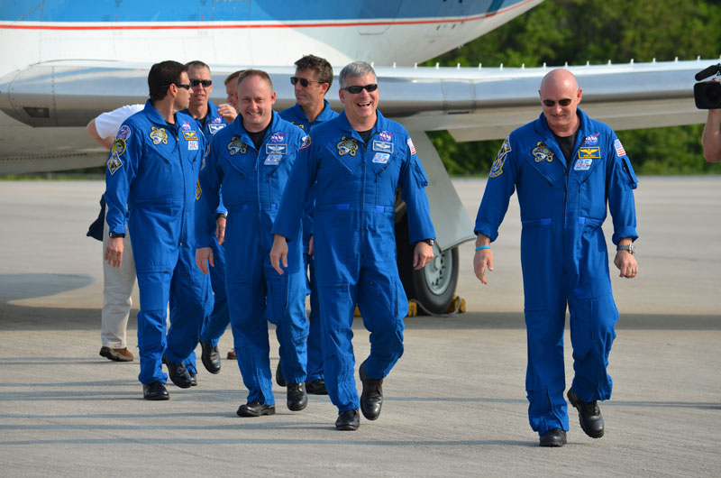 Astronauts arrive for Endeavour's final flight