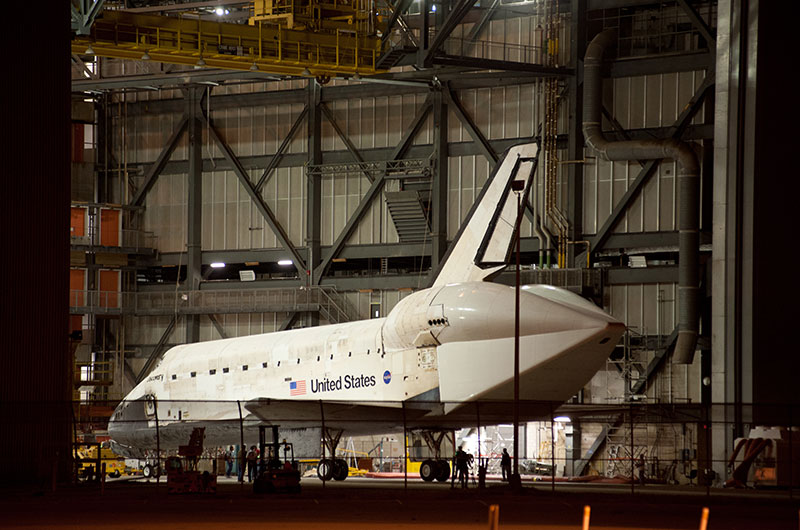 Space shuttle Discovery returns to runway for ride to Smithsonian