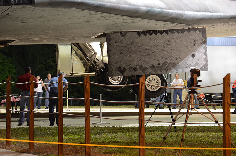 Space shuttle Discovery mated to jumbo jet for ride to Smithsonian