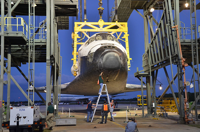 Space shuttle Discovery mated to jumbo jet for ride to Smithsonian