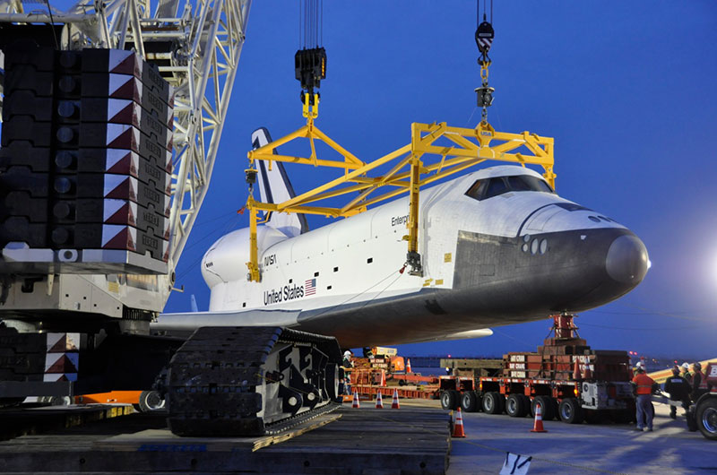 Space shuttle Enterprise hoisted off jumbo jet in New York