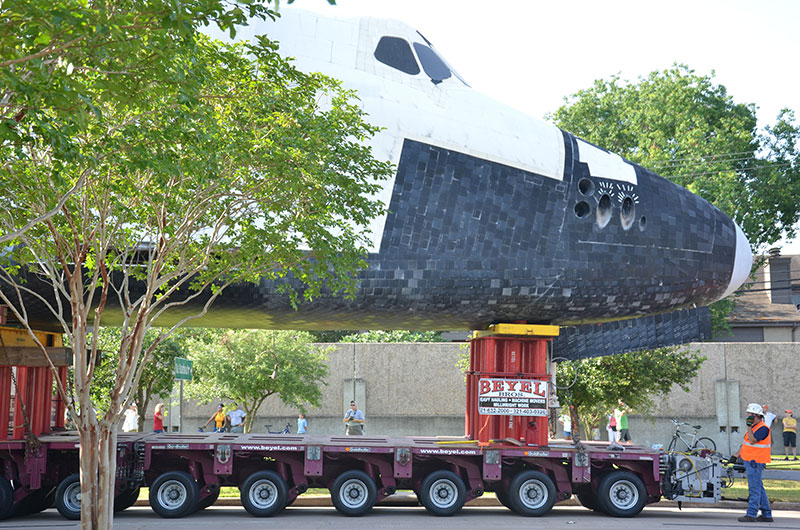 Sunday drive: Space shuttle replica's road trip to Space Center Houston