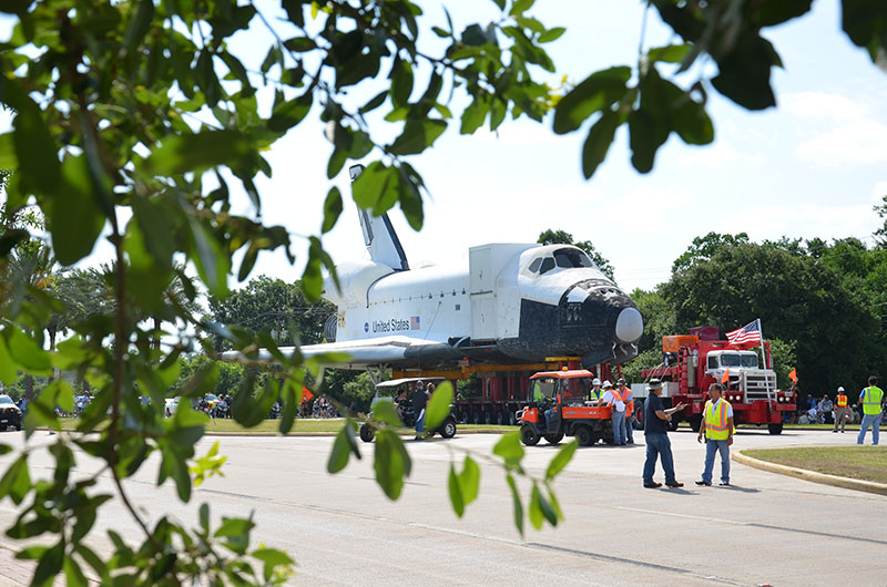 Sunday drive: Space shuttle replica's road trip to Space Center Houston