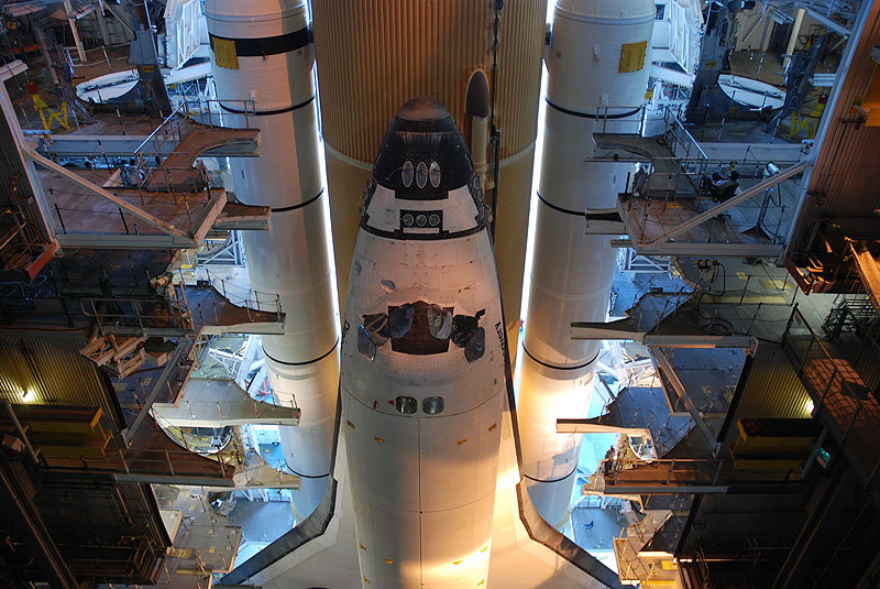 Space shuttle Discovery makes last trip to launch pad