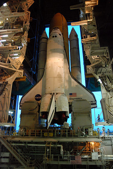 Space shuttle Discovery makes last trip to launch pad