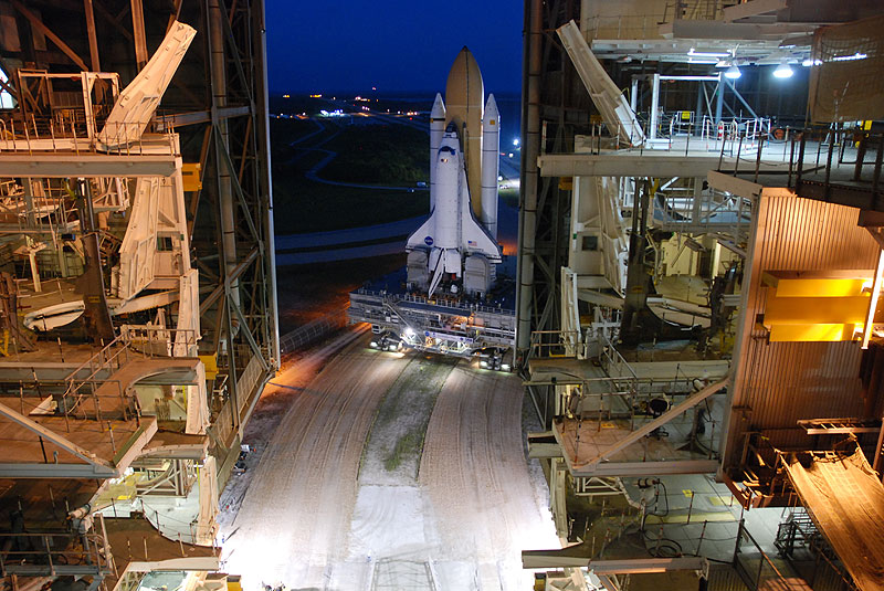 Space shuttle Discovery makes last trip to launch pad