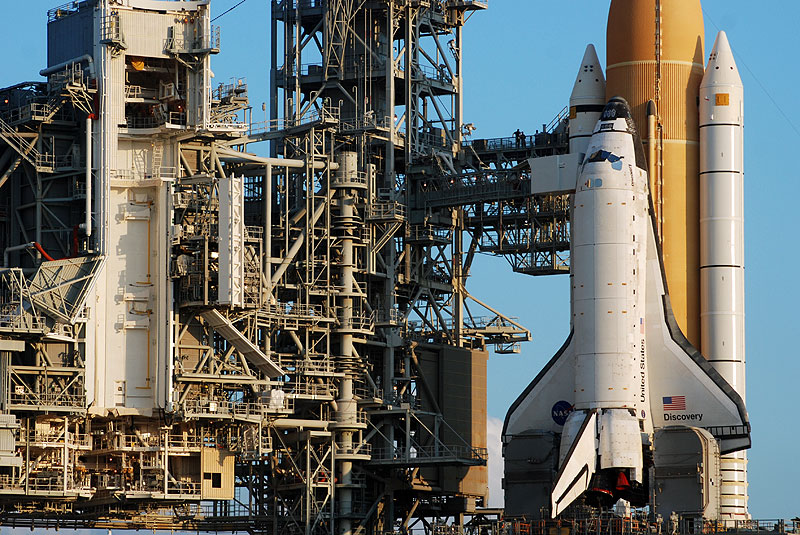 Space shuttle Discovery makes last trip to launch pad