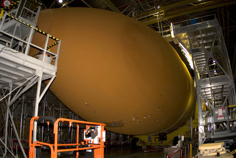 Space shuttle's final fuel tank arrives at launch site