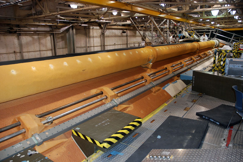 Space shuttle's final fuel tank arrives at launch site