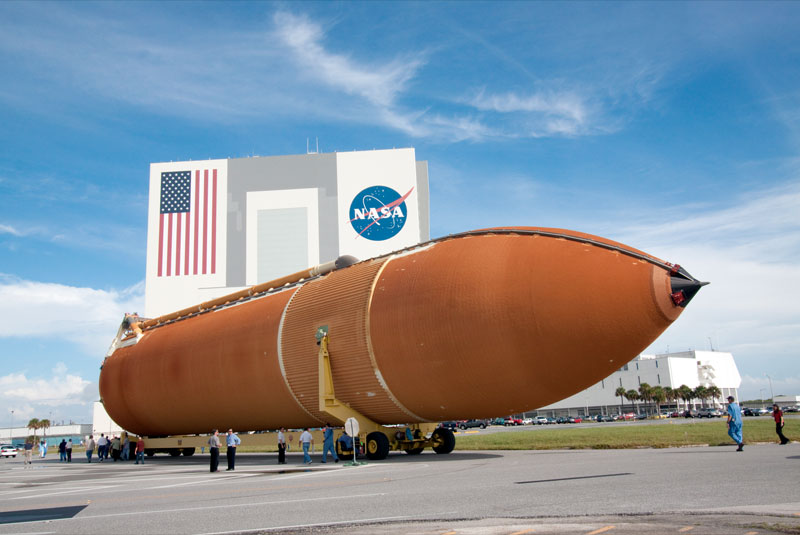 Space shuttle's final fuel tank arrives at launch site